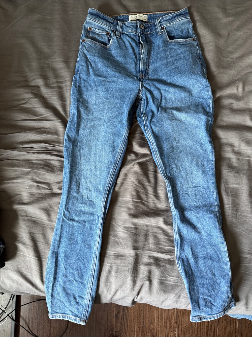 Abercrombie & Fitch Women’s Skinny Jeans - Medium Blue Wash